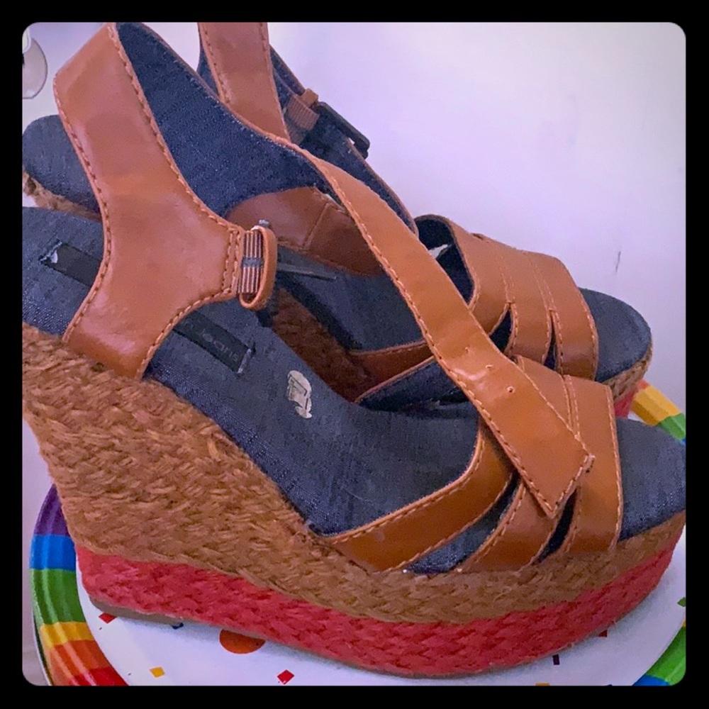Women’s wedge shoes